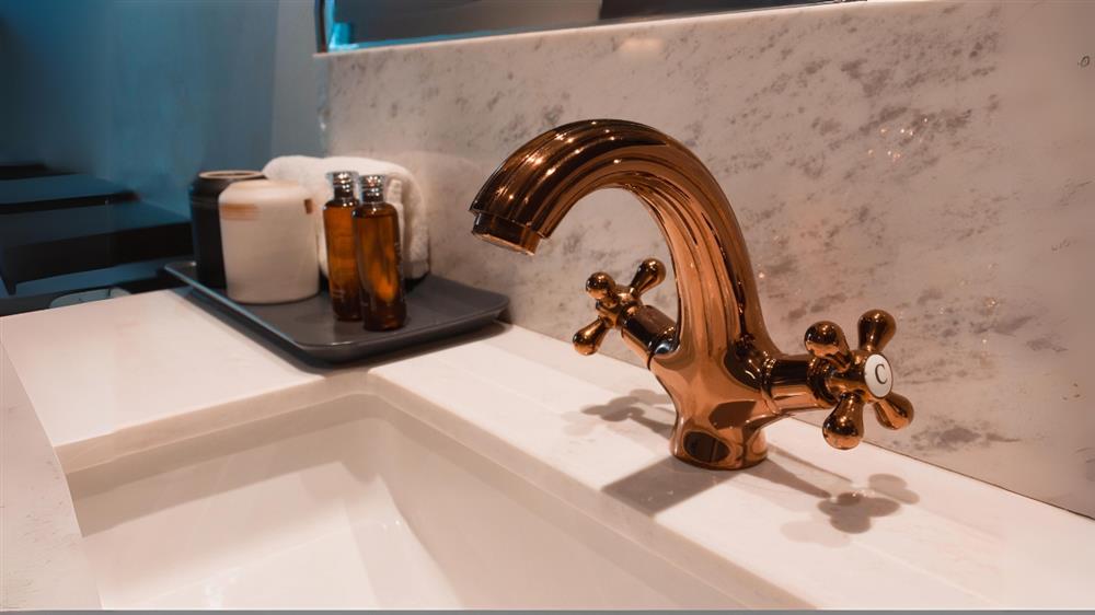 How to Clean Your Faucet to Keep It Shiny and New